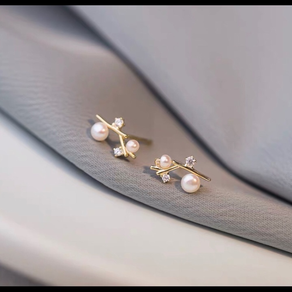 Gold minimalist tiny pearl stud